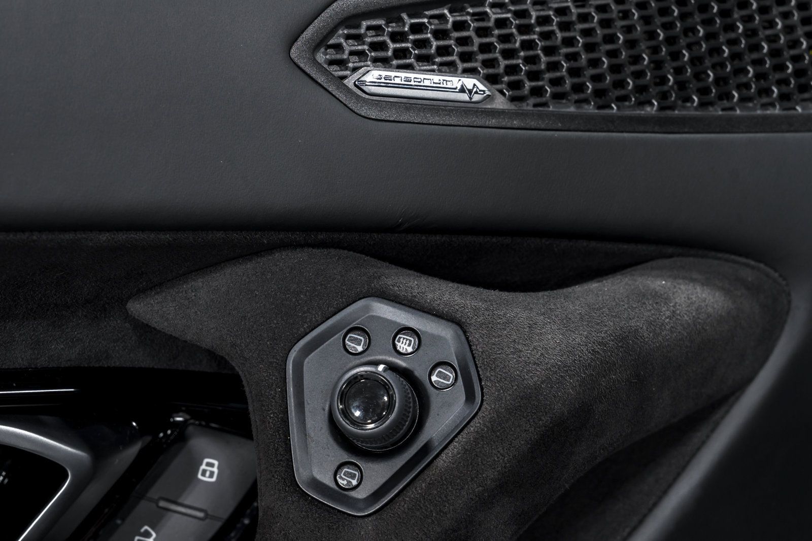 Used 2023 Lamborghini Huracan Tecnica RWD image 10