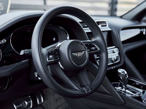 Used 2022 Bentley Bentayga image 35