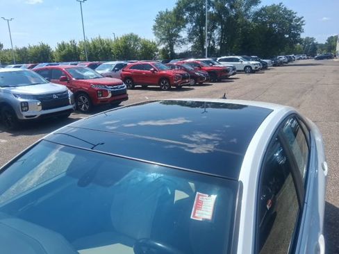 Used 2019 Volkswagen Jetta R-Line w/ R-Line Cold Weather Package FWD image 9