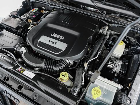 Used 2016 Jeep Wrangler Sport image 35