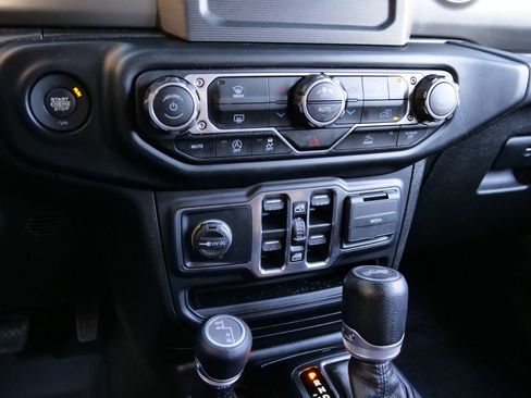 Used 2022 Jeep Wrangler Unlimited Sport image 15