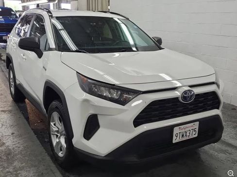 Used 2020 Toyota RAV4 LE AWD/4WD image 3