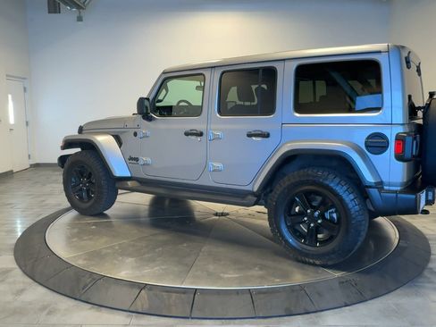 Used 2021 Jeep Wrangler Unlimited Sahara image 6