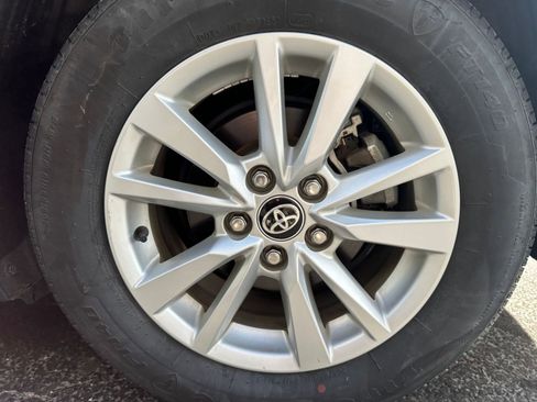 Used 2025 Toyota Camry LE image 29