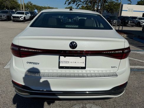 Certified 2025 Volkswagen Jetta SEL image 12