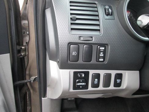 Used 2014 Toyota Tacoma TRD Sport w/ TRD Sport Package image 18