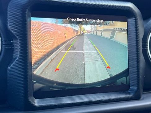 Used 2023 Jeep Wrangler Unlimited Sahara image 23