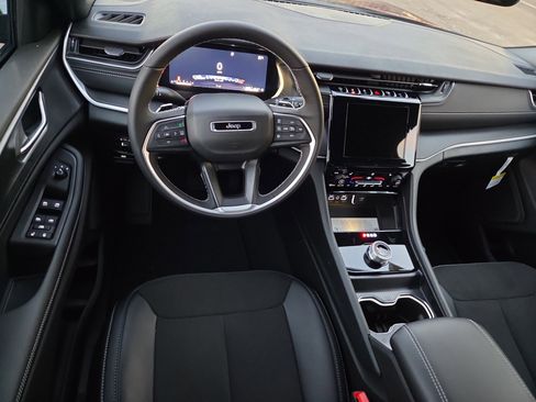 New 2025 Jeep Grand Cherokee L Altitude image 7