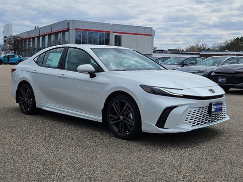 New 2026 Toyota Camry Hybrid AWD/4WD image 2