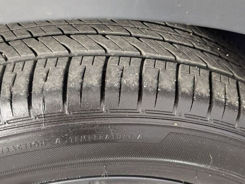 Used 2024 Volkswagen Tiguan SE image 9