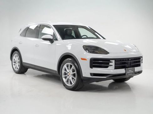 Certified 2025 Porsche Cayenne image 8
