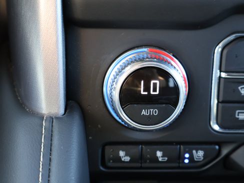 Used 2024 GMC Yukon SLT image 32