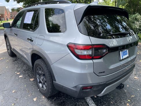 Certified 2024 Honda Pilot TrailSport image 5