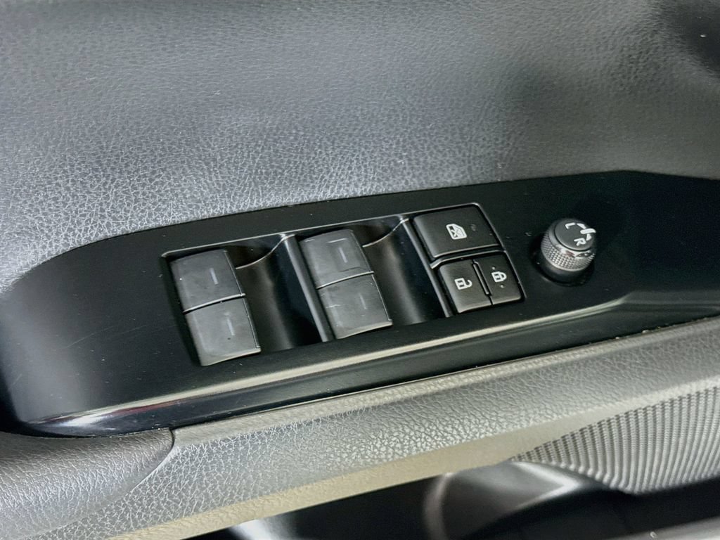Used 2025 Toyota Camry SE w/ Convenience Package FWD image 18