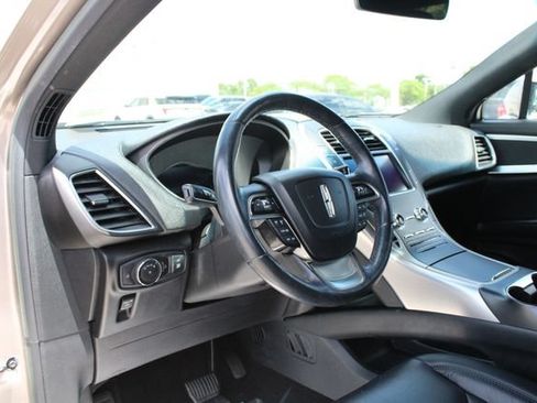 Used 2020 Lincoln Nautilus Premier w/ Equipment Group 101A AWD/4WD image 2