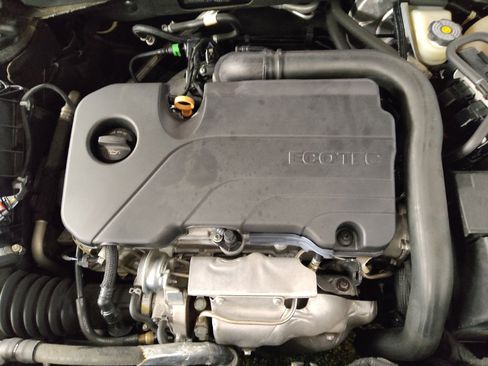 Used 2020 Chevrolet Malibu LT FWD image 30