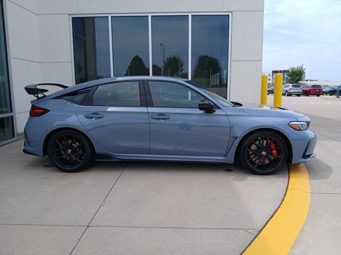 Used 2025 Honda Civic Type R image 6