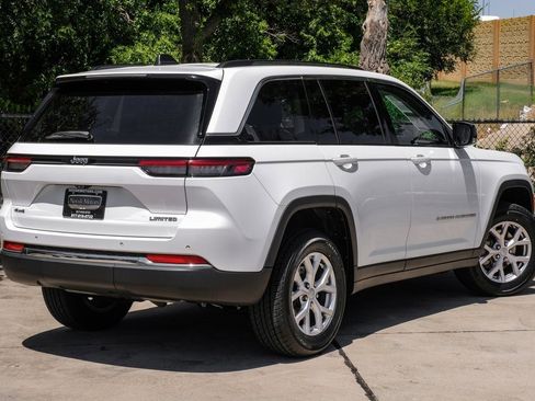 Used 2022 Jeep Grand Cherokee Limited image 15