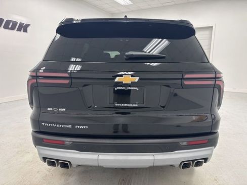 Used 2026 Chevrolet Traverse LT image 6