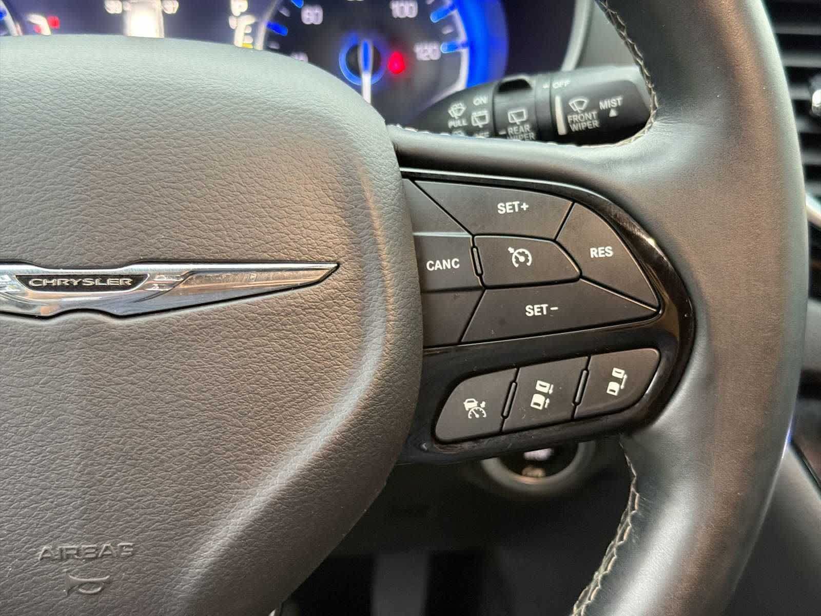 Used 2018 Chrysler Pacifica Touring-L Plus FWD image 21