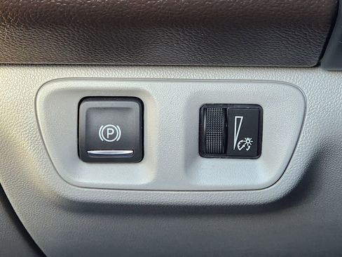 Used 2023 GMC Acadia SLT image 25