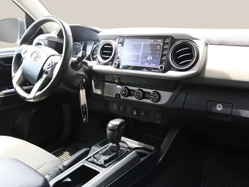 Used 2020 Toyota Tacoma SR5 RWD image 19