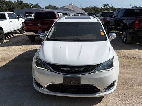 Certified 2019 Chrysler Pacifica Limited FWD image 2