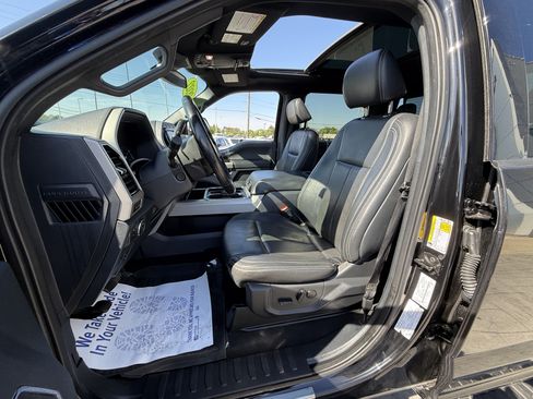 Used 2022 Ford F250 Lariat w/ Black Appearance Package AWD/4WD image 13