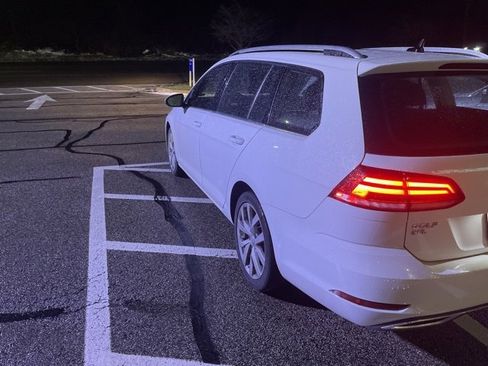 Used 2018 Volkswagen Golf SEL image 5