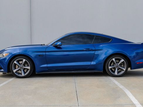 Used 2017 Ford Mustang GT RWD image 8