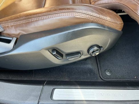 Used 2023 Volvo XC60 B5 Ultimate image 31