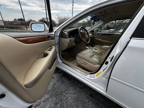 Used 2005 Lexus ES 330 image 9