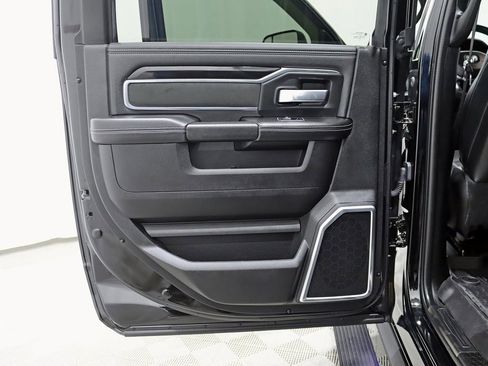 Used 2021 RAM 2500 Laramie w/ Night Edition image 38