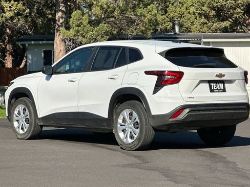 Used 2024 Chevrolet Trax LS FWD image 6