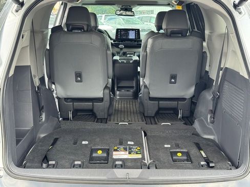 Certified 2024 Toyota Sienna Limited image 14