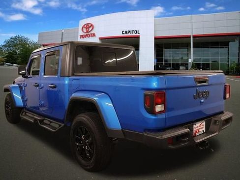 Used 2023 Jeep Gladiator Sport AWD/4WD image 5