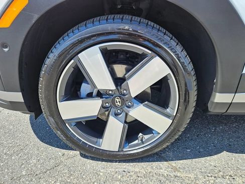 Used 2024 Hyundai Santa Fe Limited AWD/4WD image 10