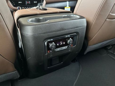 New 2026 Chevrolet Suburban High Country image 21