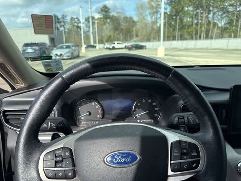 Used 2020 Ford Explorer XLT w/ Equipment Group 202A image 12