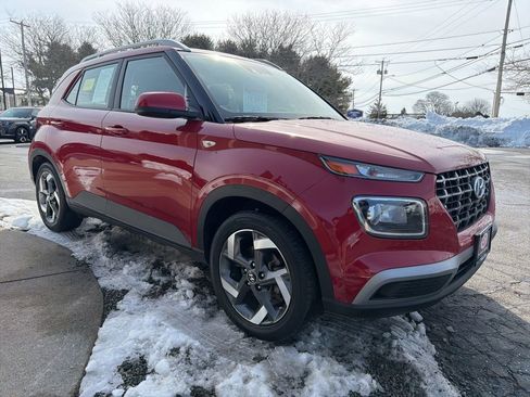 Used 2022 Hyundai Venue SEL w/ Cargo Package image 3