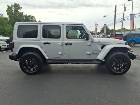 Used 2024 Jeep Wrangler Unlimited Sahara w/ Technology Group AWD/4WD image 9