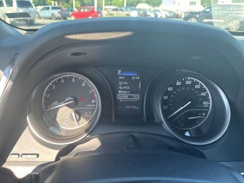 Used 2023 Toyota Camry SE w/ Convenience Package FWD image 14
