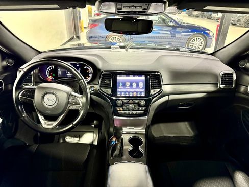 Used 2020 Jeep Grand Cherokee Laredo image 15