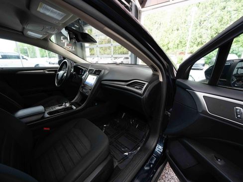 Used 2020 Ford Fusion SE FWD image 25