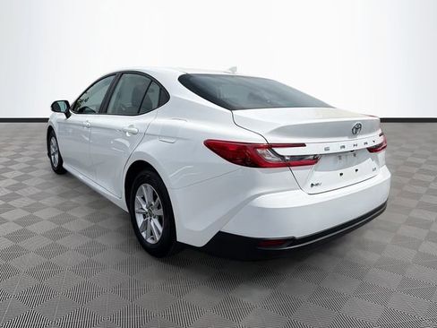 Used 2025 Toyota Camry LE FWD image 5