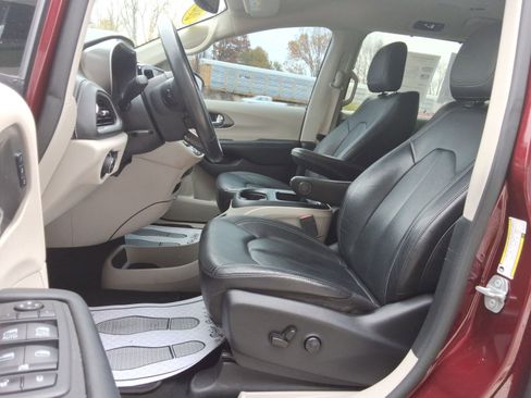 Used 2022 Chrysler Pacifica Touring-L image 27