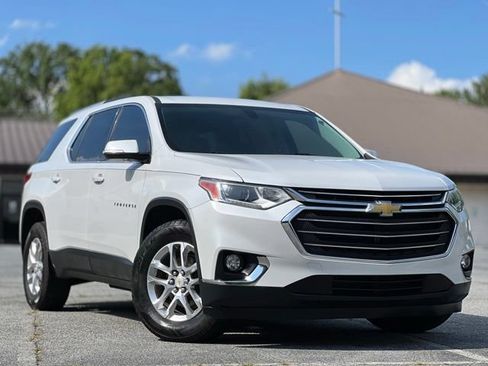Used 2018 Chevrolet Traverse LT FWD image 3