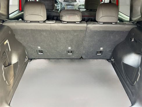 Used 2021 Jeep Renegade Sport image 23