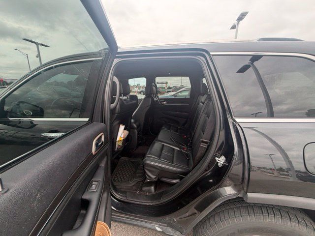 Used 2016 Jeep Grand Cherokee Limited AWD/4WD image 2