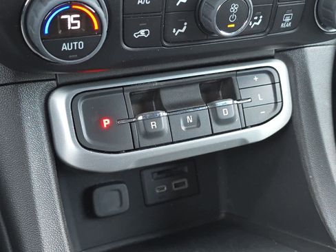 Used 2023 GMC Acadia SLT image 22